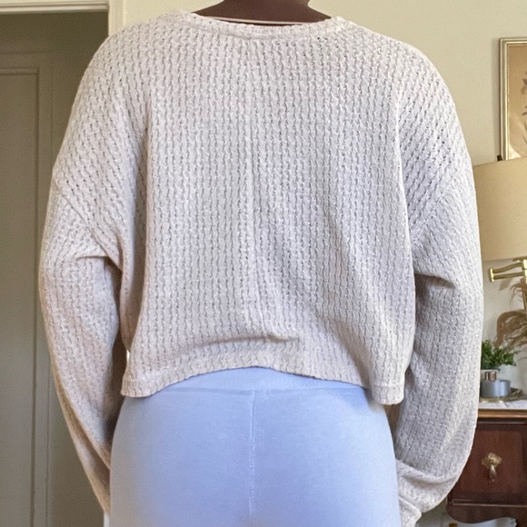 Pull&Bear Cropped long sleeve top! - Picture 3 of 4